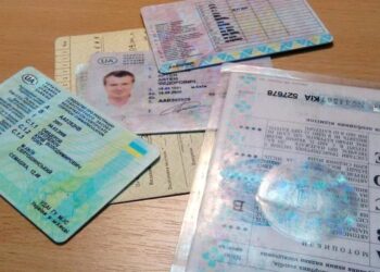 В Європарламенті проголосували за визнання водійських прав біженців з України 