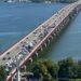 Через аварію на Новому мосту Дніпра утворилася величезна пробка