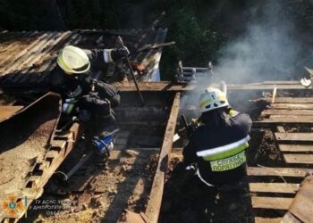 У Дніпрі на Гагаріна горіла заброшка 