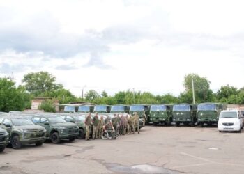Військовим частинам Кривого Рогу передали з півсотні автівок, необхідних для виконання бойових завдань 