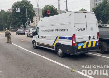 Правоохоронці Дніпра збирають докази ворожих обстрілів та документують воєнні злочини рашистів 