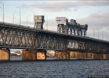 У Дніпрі самогубець стрибнув із Амурського мосту