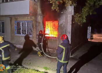 На пожежі у Кам’янському постраждали дві людини