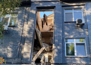 ДСНС показала наслідки нічних ворожих обстрілів Нікополя (ФОТО)