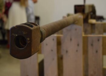 Гармата з ворожої БМП-2: до музею Дніпра передали бойовий трофей 