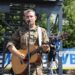 У Дніпрі для поранених бійців та рятувальників виступили українські виконавці Коля Сєрга та Ярмак 