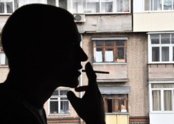 У Дніпрі пропонують заборонити куріння на балконах