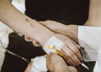 У лікарнях області рятують 6 постраждалих від ворожих обстрілів Нікополя 