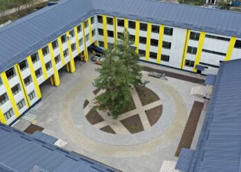У Мережі показали школу у Апостолівському районі «до» та «після» ворожих «прильотів» (ФОТО)