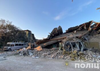 Поліцейські фіксують наслідки нічних обстрілів рашистами Криворізького району (ФОТО) 
