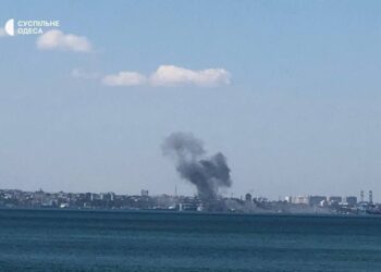 Ось вам і зерновий коридор: росія обстріляла Одеський морський торговий порт крилатими ракетами типу “Калібр”
