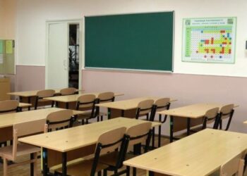 У Дніпрі проводять опитування на тему подальшої форми навчання у школах міста