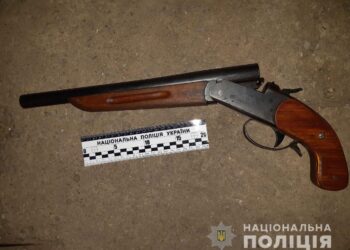 Стріляв з обрізу посеред вулиці: на Дніпропетровщині затримали 67-річного хулігана 