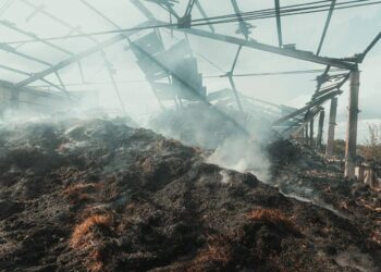 Розбомблене сільгосппідприємство: у ДніпроОВА показали наслідки «прильоту» двох російських ракет