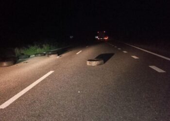 Під Дніпром Mercedes врізався у вантажівку: водій загинув, двоє постраждалих у тяжкому стані