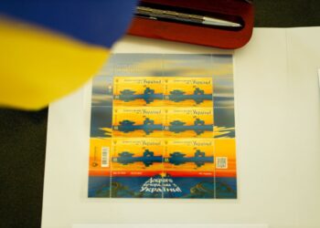 У Дніпрі та Кривому Розі урочисто погасили нову марку «Доброго вечора, ми з України!»