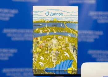 У Дніпрі презентували пазл із краєвидами міста до Дня Української Державності