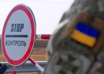 Петиція про зняття заборони на виїзд за кордон чоловіків 18-60 років без військового досвіду набрала 25 тисяч голосів: її розгляне президент 