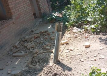 Поліція Нікопольщини показала нові вражаючі фото, як виглядають місця нічного обстрілу на ранок