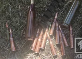У Кривому Розі чоловік розїжджав по місту з боєприпасами та відстріляними гранатометами
