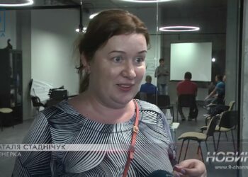 У Дніпрі волонтери вчать правильно спілкуватися із бійцями та переселенцями під час війни