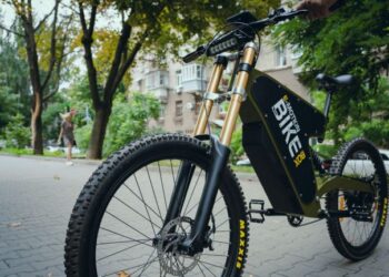 Підприємець із Дніпра створює електробайки для військових