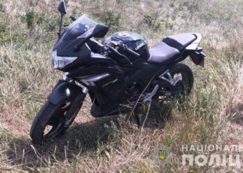 Викрав мотоцикл, гаджети та харчі з магазину: на Дніпропетровщині затримали 19-річного злочинця