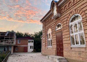 Окупанти вдарили по церкві, школі та магазину: подробиці нічних обстрілів Нікопольщини та Криворіжжя