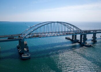 “Незаконне будівництво”: Кримський міст має бути знищений