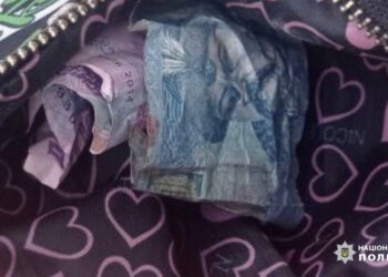 У Дніпрі чоловіка пограбували прямо на касі в аптеці