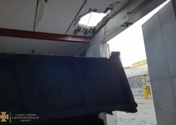 Ворог умисно нищив підприємства та гатив по будинках: подробиці нічного обстрілу області від ДСНС