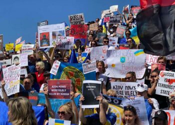 У Дніпрі пройшла масова акція на підтримку військовополонених «Азовсталі»