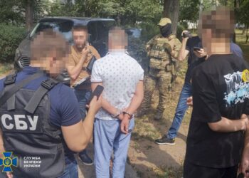 У Дніпрі «волонтери» продали гумдопомоги на мільйони гривень