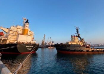 З одеських портів «зерновим коридором» вирушив перший караван суден