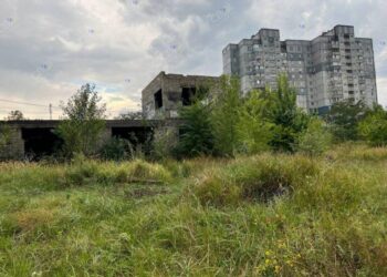 У Кривому Розі 13-річний хлопчик впав із недобудови