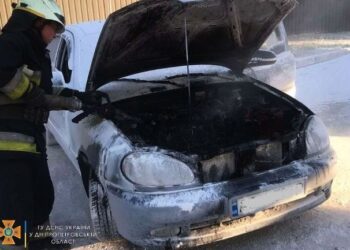 У Дніпрі під час заправки газом спалахнула автівка