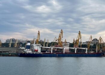 З Одеського порту “зерновим коридором” вийшло перше судно 