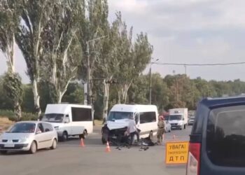 У Кривому Розі зіткнулися маршрутка та фура: постраждали більше 20-ти пасажирів