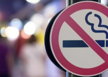 За порушення – штраф: мешканцям Дніпропетровщини нагадали про заборону курити в громадських місцях