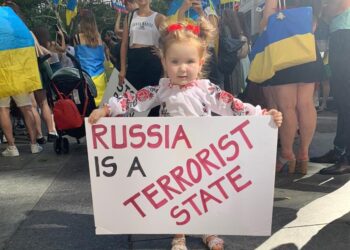 Українці Нью-Йорка провели марш проти злочинів росії в Україні