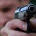 У Кам’янському 28-річному чоловіку вистрілили в око: зір постраждалого рятують у Дніпрі