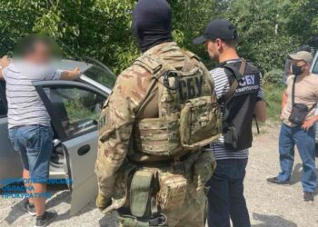 Дніпрянин допомагав робити «липові» документи для виїзду військовозобов’язаних за кордон