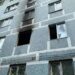 У Дніпрі чоловік дивом встиг вибратися з задимленої квартири по драбині рятувальників