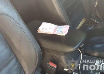 За надання хабаря поліцейському у Кам`янському затримали водія напідпитку 