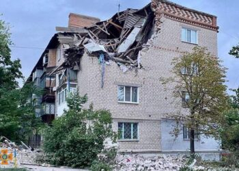 У Нікополі продовжують розбирати завали після нічних ворожих обстрілів: подробиці від рятувальників (ФОТО) 