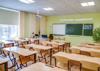 У школах Дніпра учні навчатимуться дистанційно