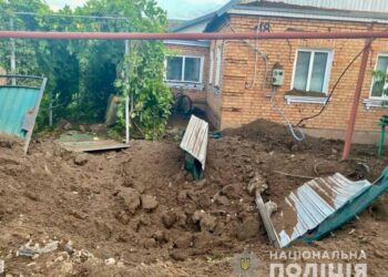 Вночі ворог тричі обстріляв Нікопольський район: поліція фіксує чергові злочини рф проти мирного населення 