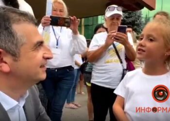 Юна Дніпрянка заспівала пісню директору компании Baykar
