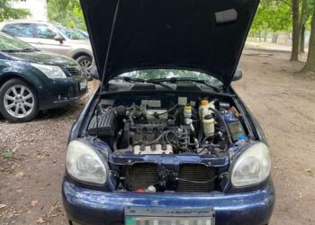 Викрадав акумулятори в автівках: у Дніпрі затримали серійного злодія 