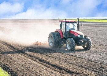 У Нікополі поліція оголосила підозру трактористу за пошкодження курганів